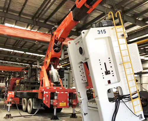 唐山路南附近随车吊出租，轻松解决运输难题