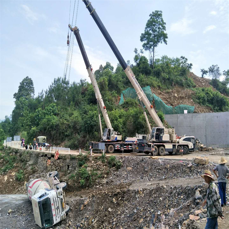 唐山路南汽车掉沟里叫吊车救援要多少钱